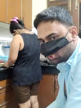 Snapshot of IND_COUPLE1 chatting on 4, 3, 2025 IND COUPLE1 online show from 4, 3, 2025