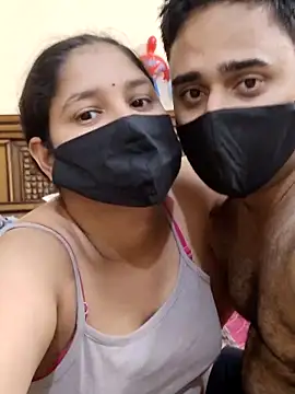 Snapshot of IND_COUPLE1 chatting on 7, 3, 2025 IND COUPLE1 online show from 7, 3, 2025