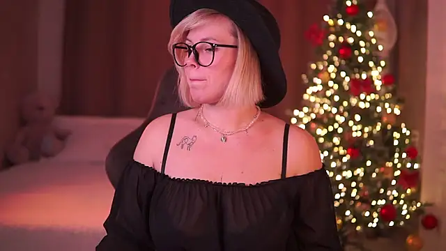 Snapshot of Charming_Daphny chatting on 20, 12, 2025 Charming Daphny online show from 20, 12, 2025