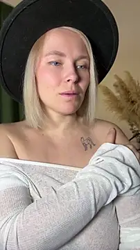 Charming Daphny online show from 10, 4, 2026