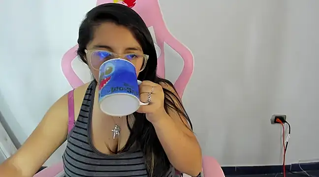  Angelinaandrade  online show from 5, 2, 2025