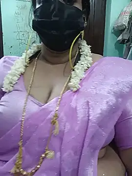 Snapshot of ashikaa_r chatting on 18, 5, 2026 ashikaa r online show from 18, 5, 2026