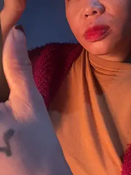 Snapshot of Laura8910 chatting on 13, 12, 2024 Laura8910 online show from 13, 12, 2024