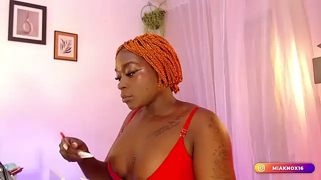 MiaKnox online show from 26, 12, 2024