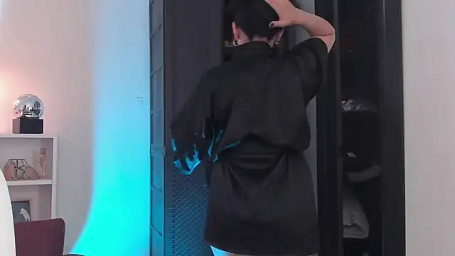 nahiapaws online show from 11, 4, 2026