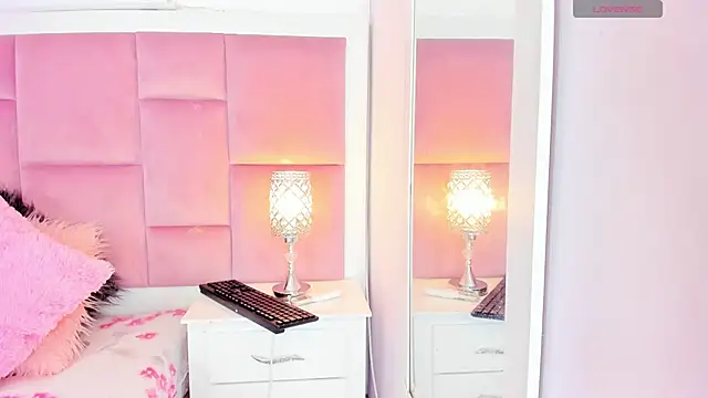 DaphneLloyd online show from 10, 12, 2024