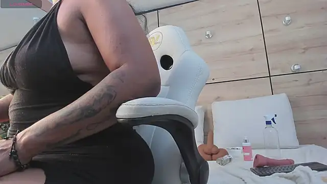 martina touss online show from 24, 2, 2025