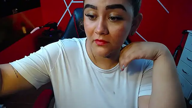 Snapshot of loly_bigbooty4u chatting on 23, 11, 2025 loly bigbooty4u online show from 23, 11, 2025