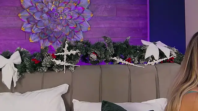 Snapshot of LoraDevine chatting on 15, 12, 2025 LoraDevine online show from 15, 12, 2025