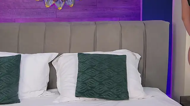 Snapshot of LoraDevine chatting on 8, 1, 2026 LoraDevine online show from 8, 1, 2026