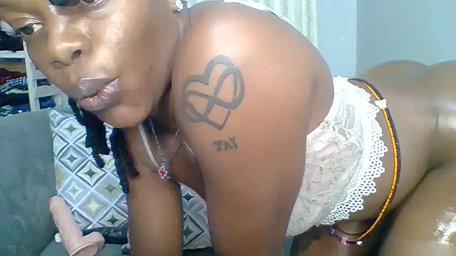 Snapshot of Petite_254 chatting on 28, 11, 2025 Petite 254 online show from 28, 11, 2025