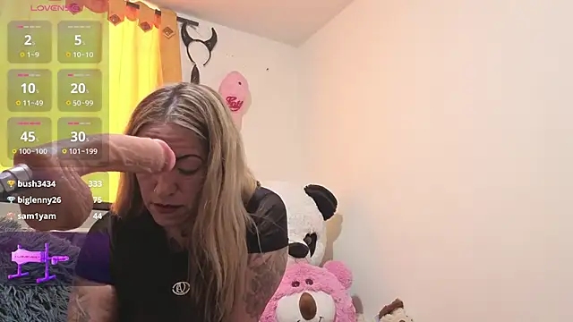 Hotsamantamature online show from 24, 9, 2025