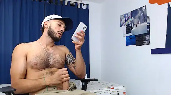 Snapshot of Sanit_Di chatting on 20, 12, 2024 Sanit Di online show from 20, 12, 2024