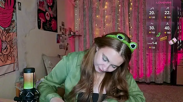 Snapshot of LisaCase chatting on 13, 10, 2025 LisaCase online show from 13, 10, 2025