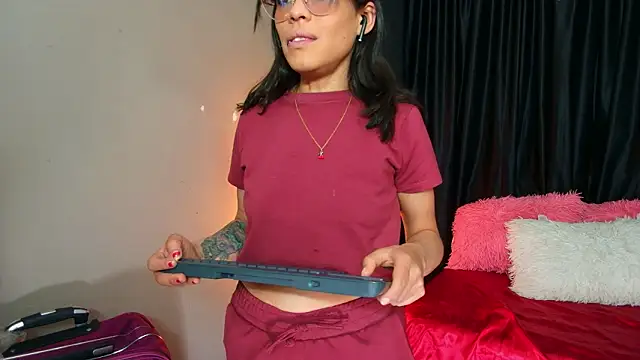 Snapshot of AvaLusty chatting on 5, 2, 2026 AvaLusty online show from 5, 2, 2026