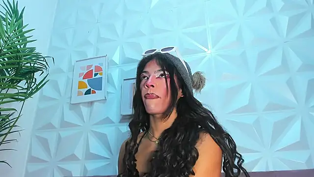 Briyit Doll online show from 3, 12, 2024