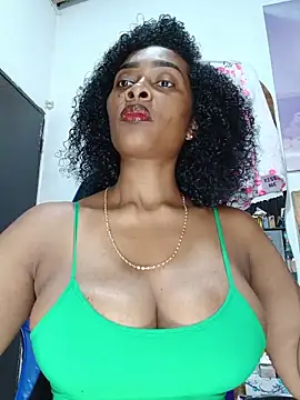 Snapshot of linda-palma chatting on 19, 5, 2026 linda-palma online show from 19, 5, 2026