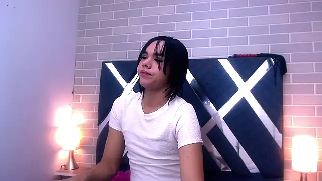 AndreaGil  online show from 15, 2, 2025