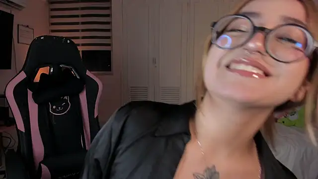 Snapshot of SweetJennaa chatting on 20, 9, 2025 SweetJennaa online show from 20, 9, 2025