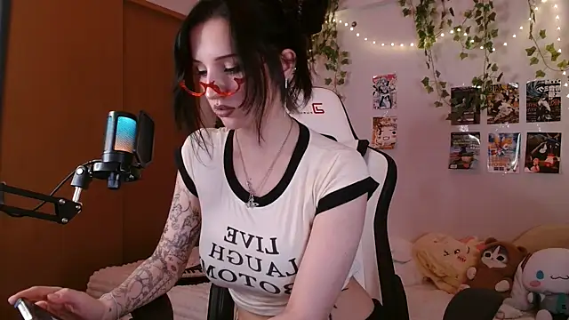 Snapshot of Viv_Player chatting on 9, 7, 2026 Viv Player online show from 9, 7, 2026
