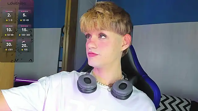 VladHellsing4 online show from 23, 10, 2025