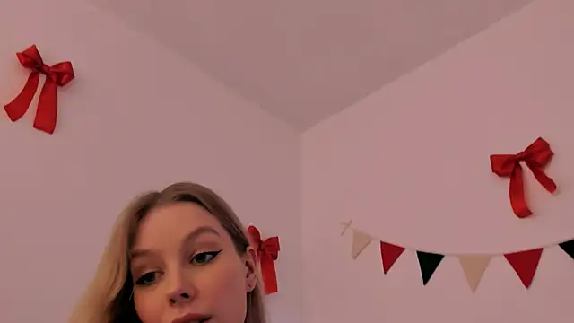 Snapshot of MiaDavis21 chatting on 22, 12, 2024 MiaDavis21 online show from 22, 12, 2024