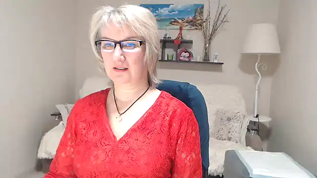 Snapshot of FleurMays chatting on 4, 2, 2026 FleurMays online show from 4, 2, 2026