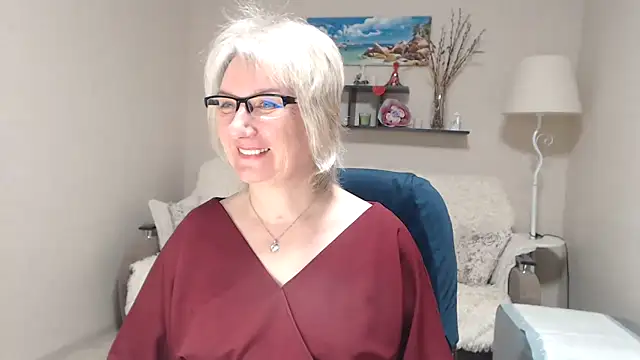 Snapshot of FleurMays chatting on 4, 3, 2026 FleurMays online show from 4, 3, 2026