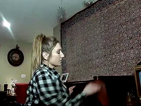 Snapshot of lilyhornyhousewife chatting on 3, 12, 2024 lilyhornyhousewife online show from 3, 12, 2024