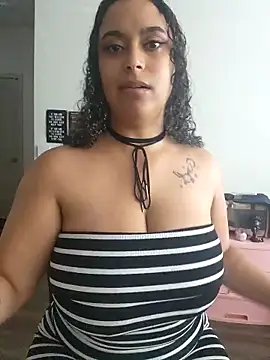 Snapshot of cinnaminnie chatting on 13, 9, 2025 cinnaminnie online show from 13, 9, 2025