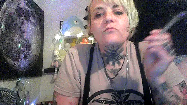Snapshot of Hunniebunnie78 chatting on 15, 6, 2026 Hunniebunnie78 online show from 15, 6, 2026