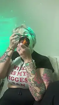 Hunniebunnie78 online show from 25, 6, 2026