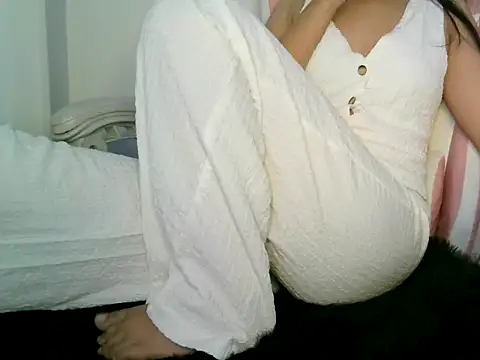 Snapshot of PARI_MAI chatting on 8, 11, 2025 PARI MAI online show from 8, 11, 2025