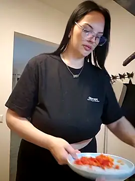 Jujuicy 97 online show from 27, 10, 2025