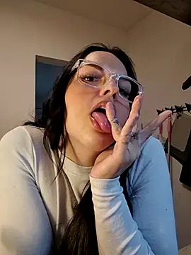 Jujuicy 97 online show from 28, 10, 2025