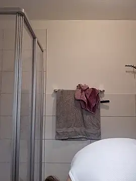 Jujuicy 97 online show from 27, 2, 2026