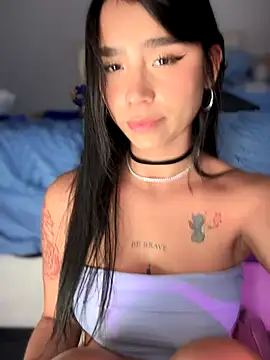 Snapshot of -Loren- chatting on 17, 10, 2025 -Loren- online show from 17, 10, 2025