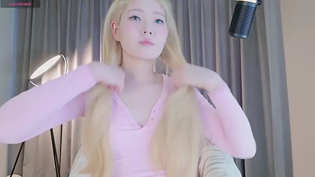 Snapshot of KitayamaChu chatting on 4, 2, 2025 KitayamaChu online show from 4, 2, 2025