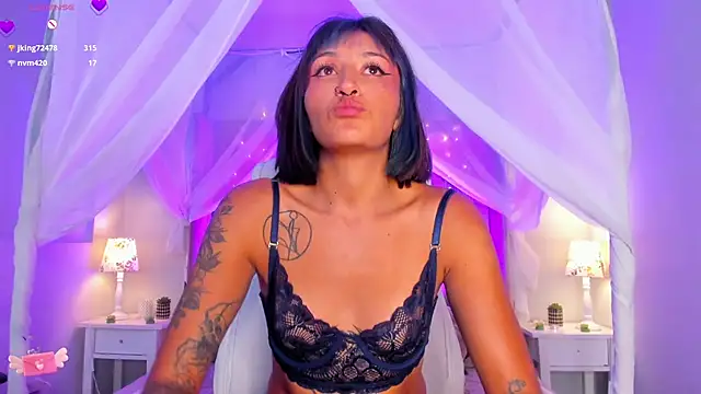 Snapshot of Valkiria_ponce chatting on 24, 1, 2025 Valkiria ponce online show from 24, 1, 2025