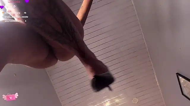 Snapshot of Valkiria_ponce chatting on 7, 2, 2025 Valkiria ponce online show from 7, 2, 2025