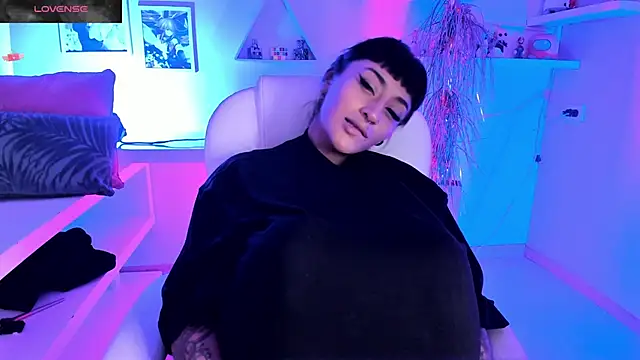 Snapshot of Valkiria_ponce chatting on 11, 10, 2025 Valkiria ponce online show from 11, 10, 2025