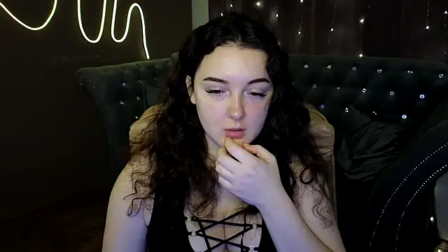 GloriNichols online show from 8, 12, 2024