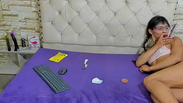 Aura love69 online show from 6, 1, 2025