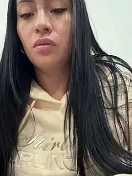 Sara luna  online show from 27, 11, 2025