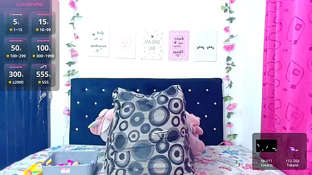 Snapshot of CiaraEbony chatting on 17, 10, 2025 CiaraEbony online show from 17, 10, 2025