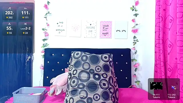 Snapshot of CiaraEbony chatting on 21, 10, 2025 CiaraEbony online show from 21, 10, 2025