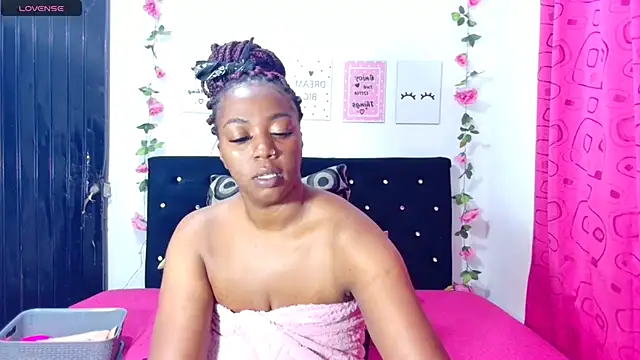 Snapshot of CiaraEbony chatting on 22, 10, 2025 CiaraEbony online show from 22, 10, 2025