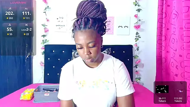 Snapshot of CiaraEbony chatting on 23, 10, 2025 CiaraEbony online show from 23, 10, 2025