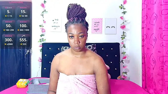 Snapshot of CiaraEbony chatting on 31, 10, 2025 CiaraEbony online show from 31, 10, 2025