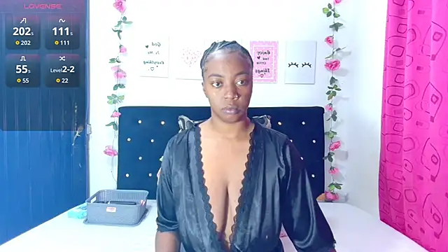 Snapshot of CiaraEbony chatting on 23, 11, 2025 CiaraEbony online show from 23, 11, 2025